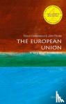 Pinder, John (Reader in Politics, University of Surrey), Usherwood, Simon (Formerly Honorary Professor at the College of Europe, and Chairman of the Federal Trust, London, United Kingdom) - The European Union: A Very Short Introduction