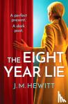 Hewitt, J.M. - The Eight-Year Lie - A gripping and suspenseful psychological thriller