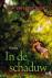 Beek, Ina van der - In de schaduw